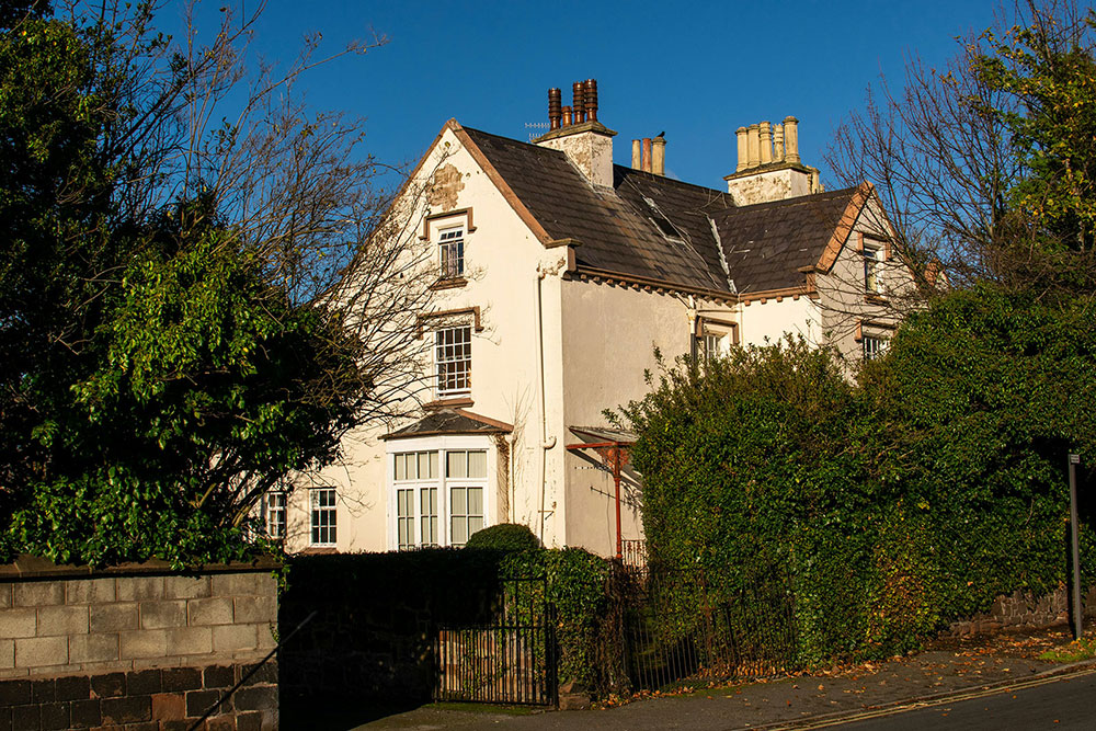 Older detached UK home weighing up heating options after Boiler Upgrade Scheme changes